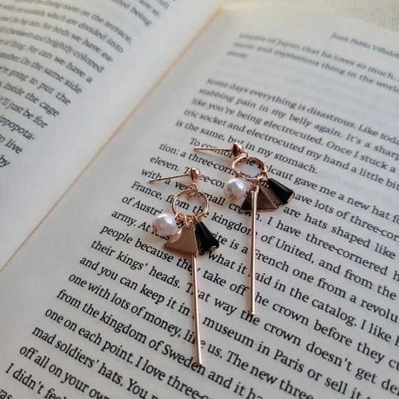 ⚡️BOGO 50% Off⚡️ Cute earrings - Picture 2 of 2